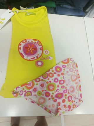 Conjunto baño niña: camiseta, culetín y gorro