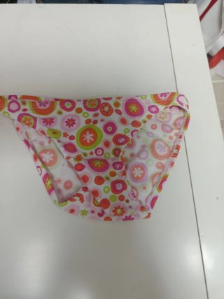 Conjunto baño niña: camiseta, culetín y gorro