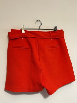 Falda pantalón roja con cinturón