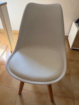 Mesa de comedor con 4 sillas