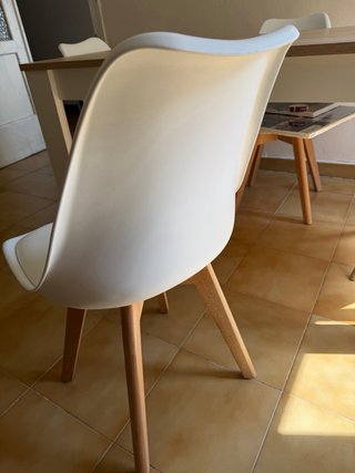 Mesa de comedor con 4 sillas
