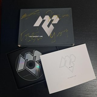 K-Pop Album M.I.B The Magnot Line Autografado