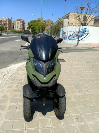 Maxi-scooter Quadro 350cc QV3 2021 se conduce B
