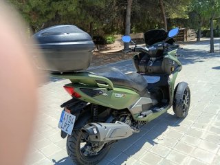 Maxi-scooter Quadro 350cc QV3 2021 se conduce B
