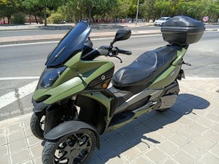 Maxi-scooter Quadro 350cc QV3 2021 se conduce B