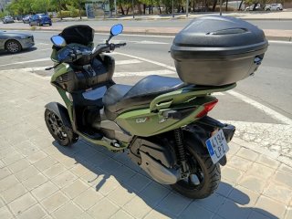 Maxi-scooter Quadro 350cc QV3 2021 se conduce B