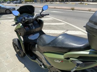 Maxi-scooter Quadro 350cc QV3 2021 se conduce B