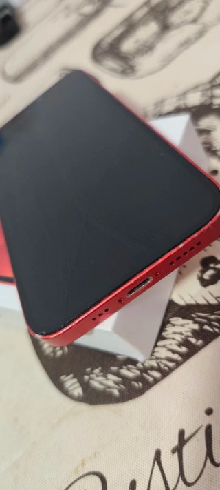 iPhone 12 128GB Rojo con raja  en la pantalla