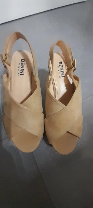 Sandalias de cuña beige talla 36