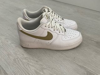Nike Air Force 1 Blancas Doradas