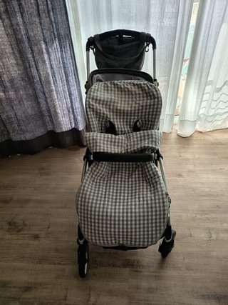 Bugaboo Bee 5 grigio con passeggino e ovetto