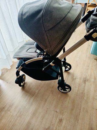 Bugaboo Bee 5 grigio con passeggino e ovetto