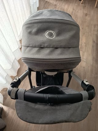 Bugaboo Bee 5 grigio con passeggino e ovetto