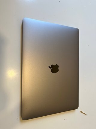 MacBook Pro 13” 2020 i5 8GB – Buen funcionamiento