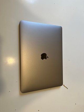 MacBook Pro 13” 2020 i5 8GB – Buen funcionamiento