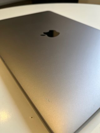 MacBook Pro 13” 2020 i5 8GB – Buen funcionamiento