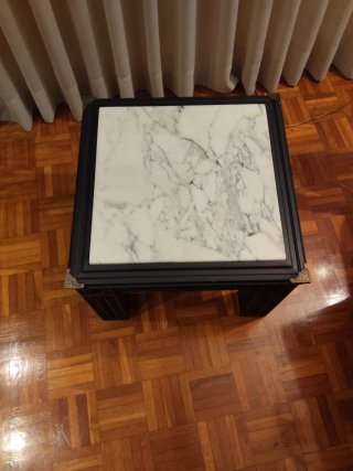 Mesa auxiliar madera y mármol antigua