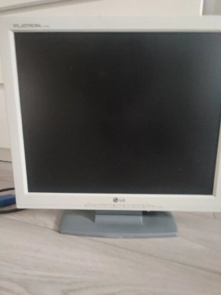 Monitor LG Flatron 17 Blanco y Gris