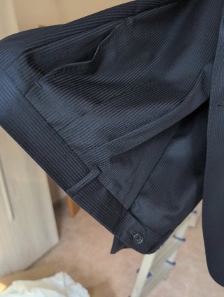 Traje de rayas azul marino