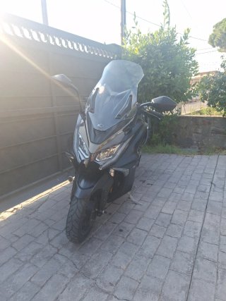 Kymco AK 550 Maxi Scooter Negra/Gris