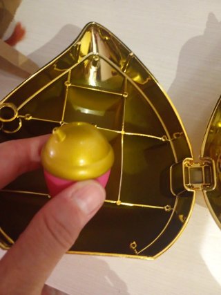 Bebé llorón dorado con estrella