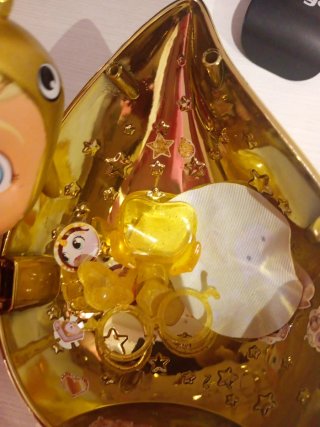 Bebé llorón dorado con estrella