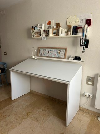 Escritorio inclinado blanco (muebles Rodríguez)