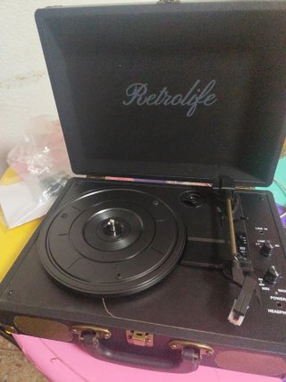 Giradischi portatile modello R609 in stile vintage