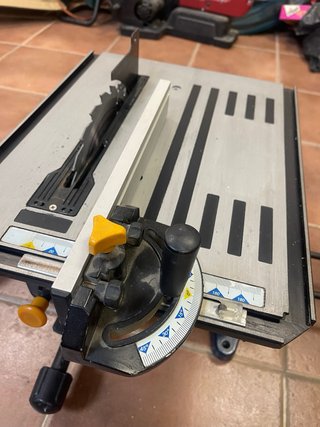 Sierra Ingletadora Ryobi con Mesa