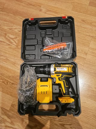 Taladro 21V con maletín y accesorios