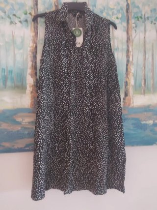Vestido C&A negro lunares blanco sin mangas