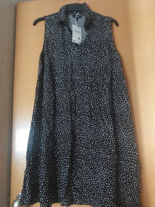 Vestido C&A negro lunares blanco sin mangas