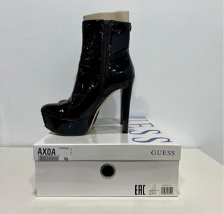 Botines charol Guess negros