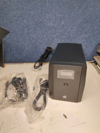 SAI Conceptronic ZEUS04EM 2200VA UPS Compacto 1320W