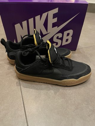 Scarpe Nike SB nere e marroni