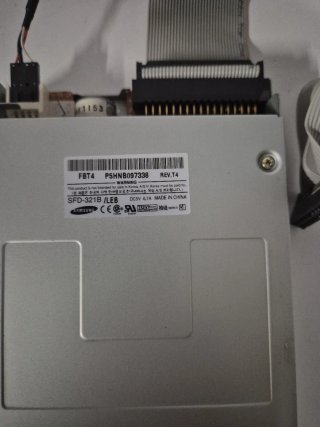 Disquetera Samsung 3.5 SFD-321B/LEB