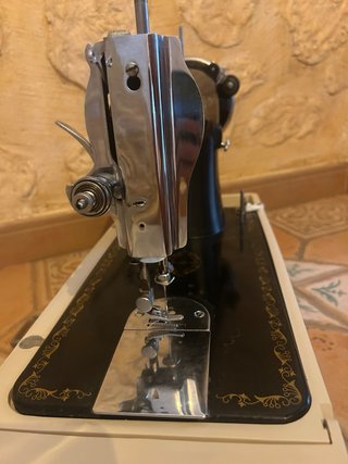 Máquina de coser ALFA antigua (ca. 1950)
