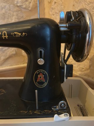 Máquina de coser ALFA antigua (ca. 1950)
