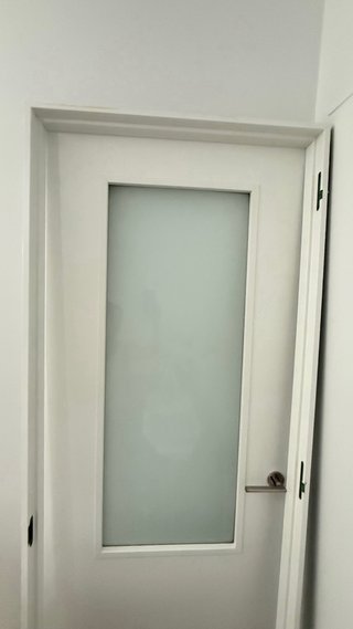 Puerta madera lacada con cristal