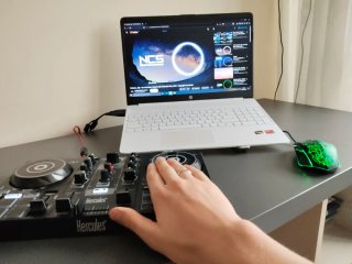 Mesa DJ Hercules DJControl Impulse 200