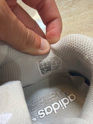 Zapatillas Adidas Grises y Blancas