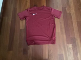 Camiseta Nike Roja para niños.