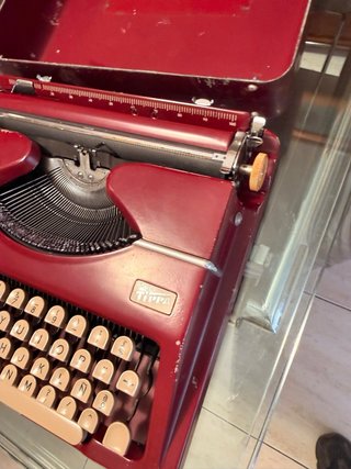 Máquina de escribir Gosen Tippa Roja