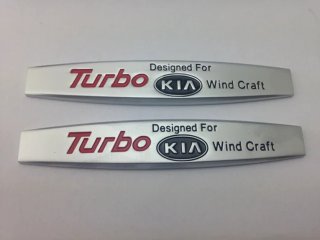 EMBLEMA LATERAL TURBO KIA MATE