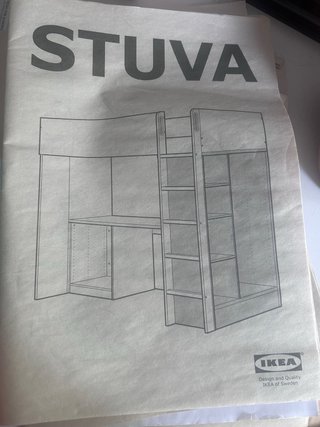 Cama alta IKEA STUVA con escritorio y armario