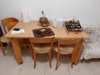 Tavolo da cucina in legno con 4 sedie