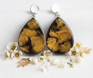Pendientes artesanales lágrima oro y negro