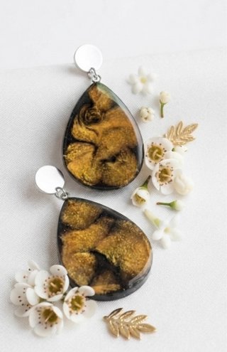 Pendientes artesanales lágrima oro y negro