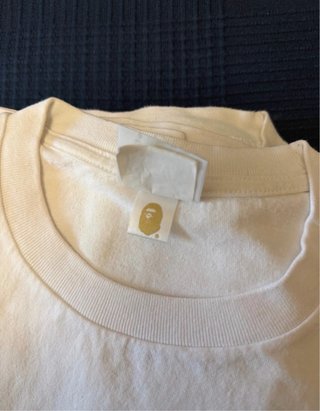 T-shirt Bape A Bathing Ape dourada e branca