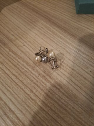Pendientes de acero con perlas
